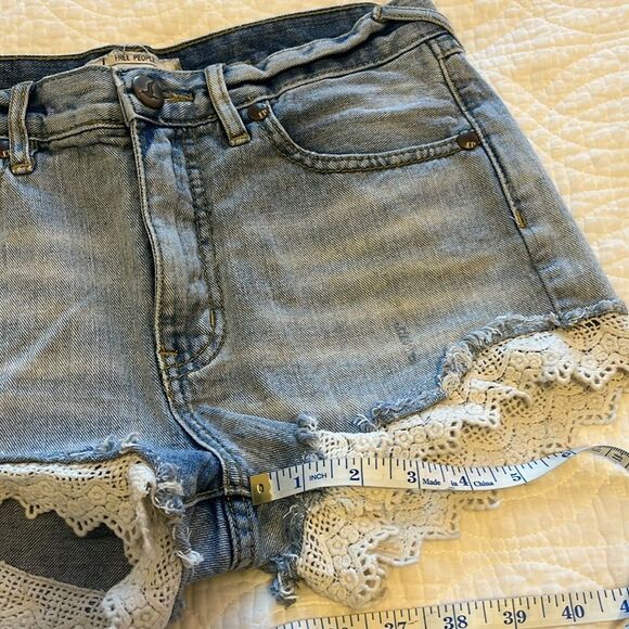 Free People Lacey Lace Jean Shorts High Waist Boho Cutoff Festival Western Sz 25 - Picture 8 of 8
